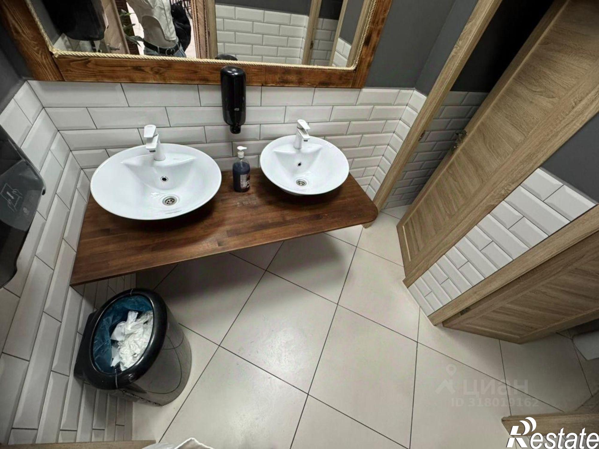 Купить торговое помещение за 20 500 200 рублей на улица Кирова