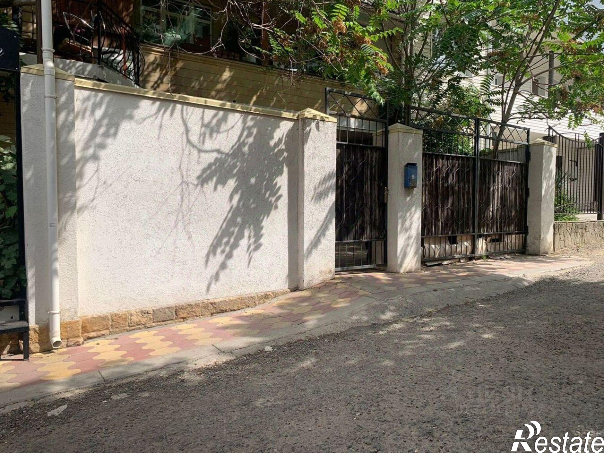 Купить торговое помещение за 120 000 000 рублей на Коралловый проезд, 1