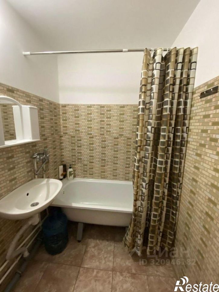 1-комн квартира ул Адмирала Пустошкина, 22 4,  д. 22 4,  к. 4