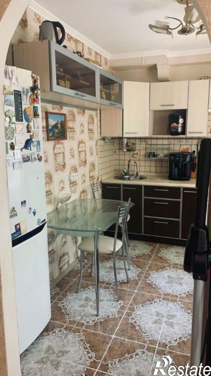 3-комн квартира 12-й микрорайон, 16