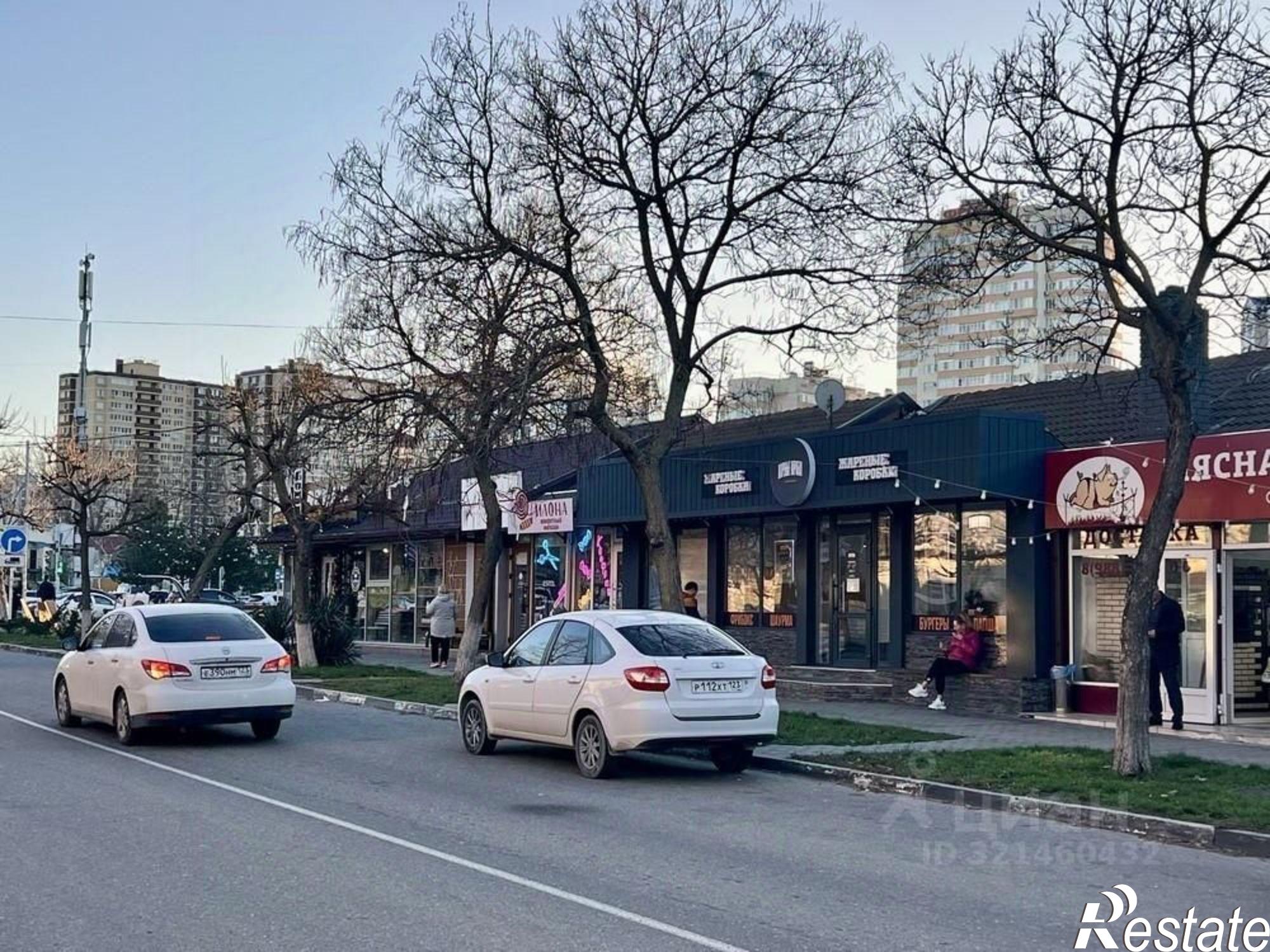 Купить торговое помещение за 6 300 010 рублей на ул Астраханская, 76