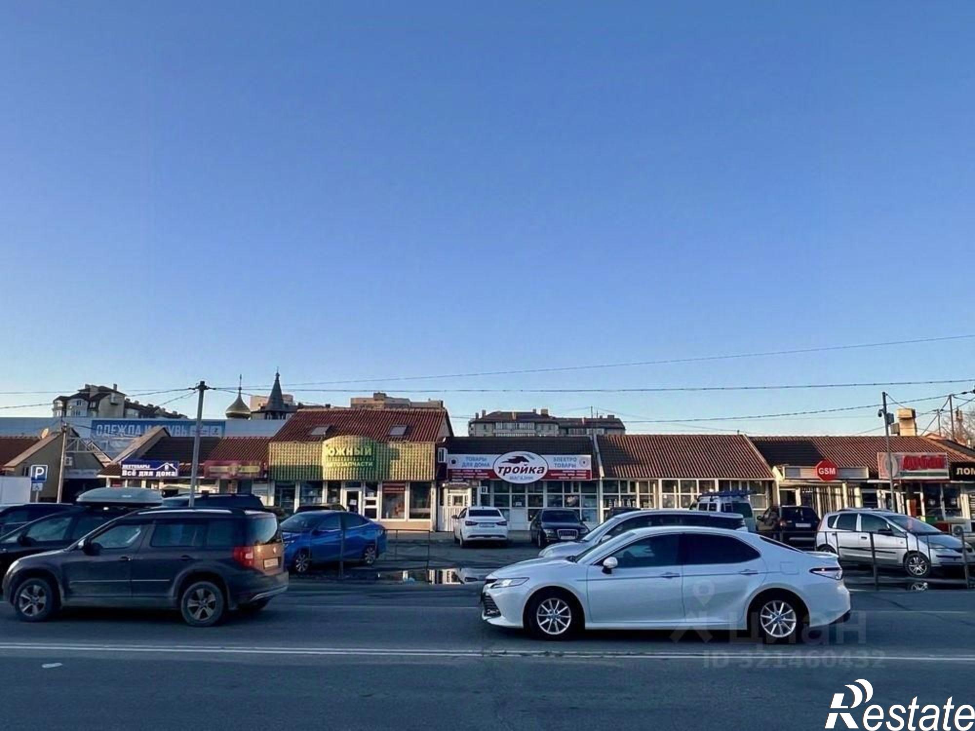 Купить торговое помещение за 6 300 010 рублей на ул Астраханская, 76