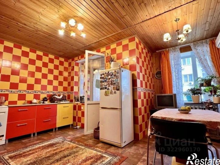 3-комн квартира ул Лазурная, 18,  д. 18