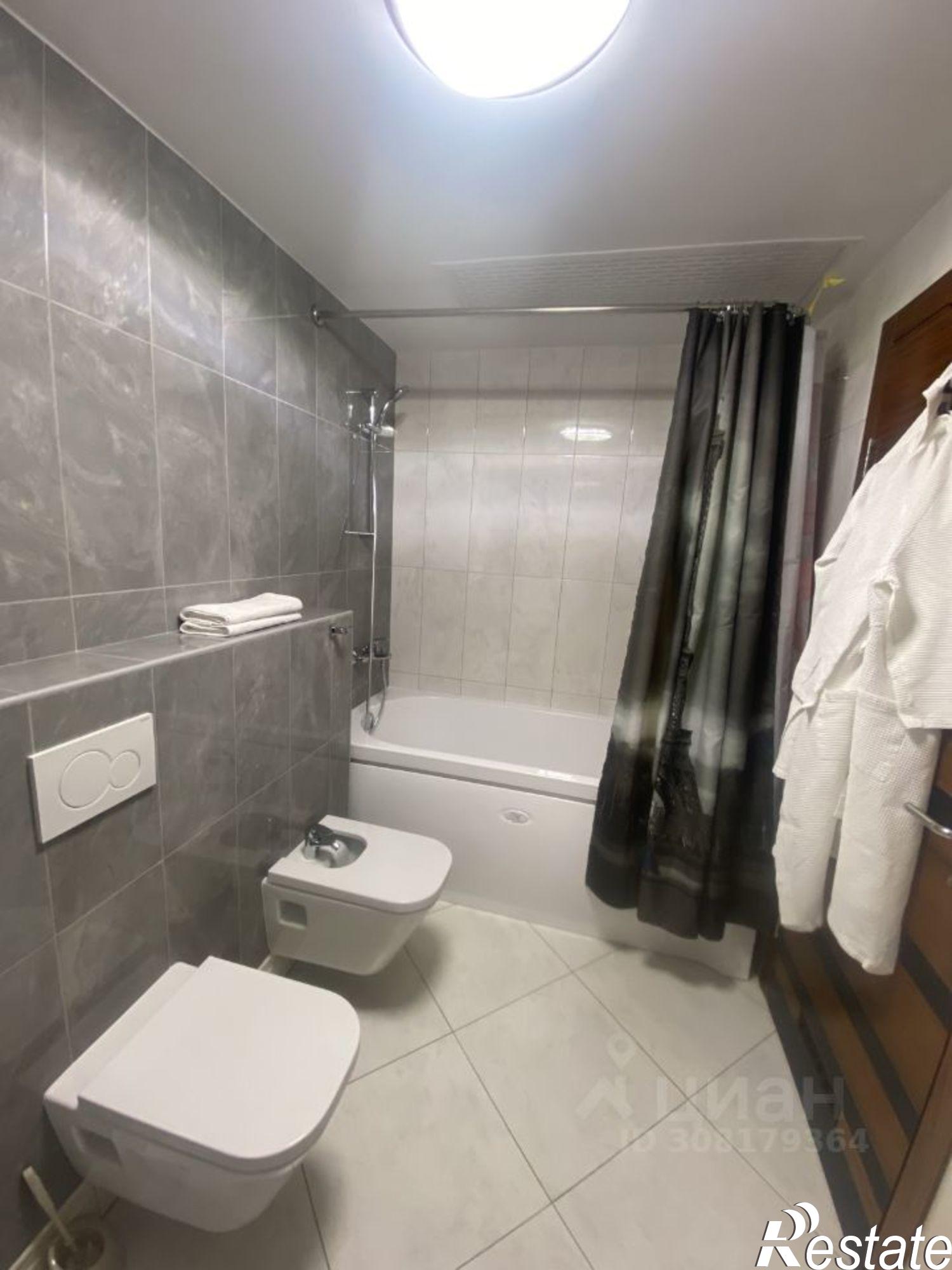 Сдать квартиру за 70 000 рублей на проспект Революции, 3