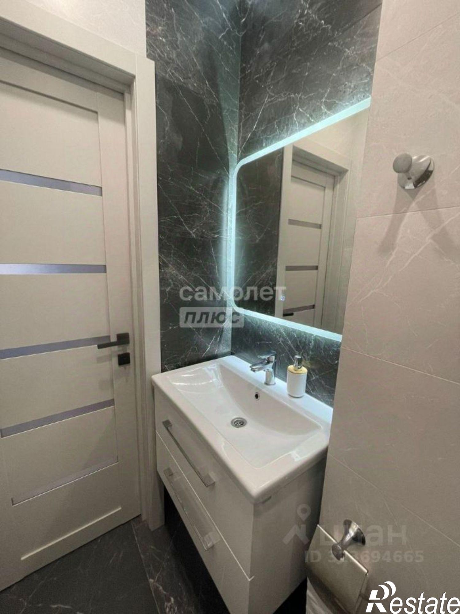 Купить квартиру за 18 490 000 рублей на ул Крылова, 13 2