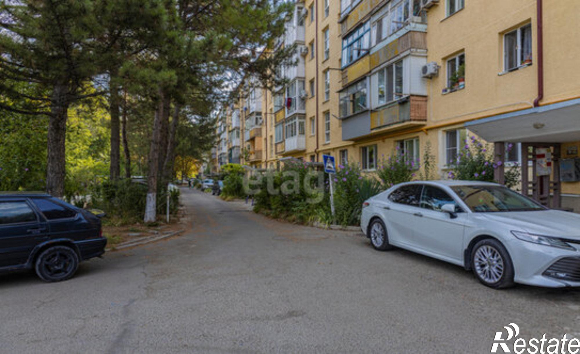 Купить квартиру за 6 500 000 рублей на 12-й микрорайон, 10