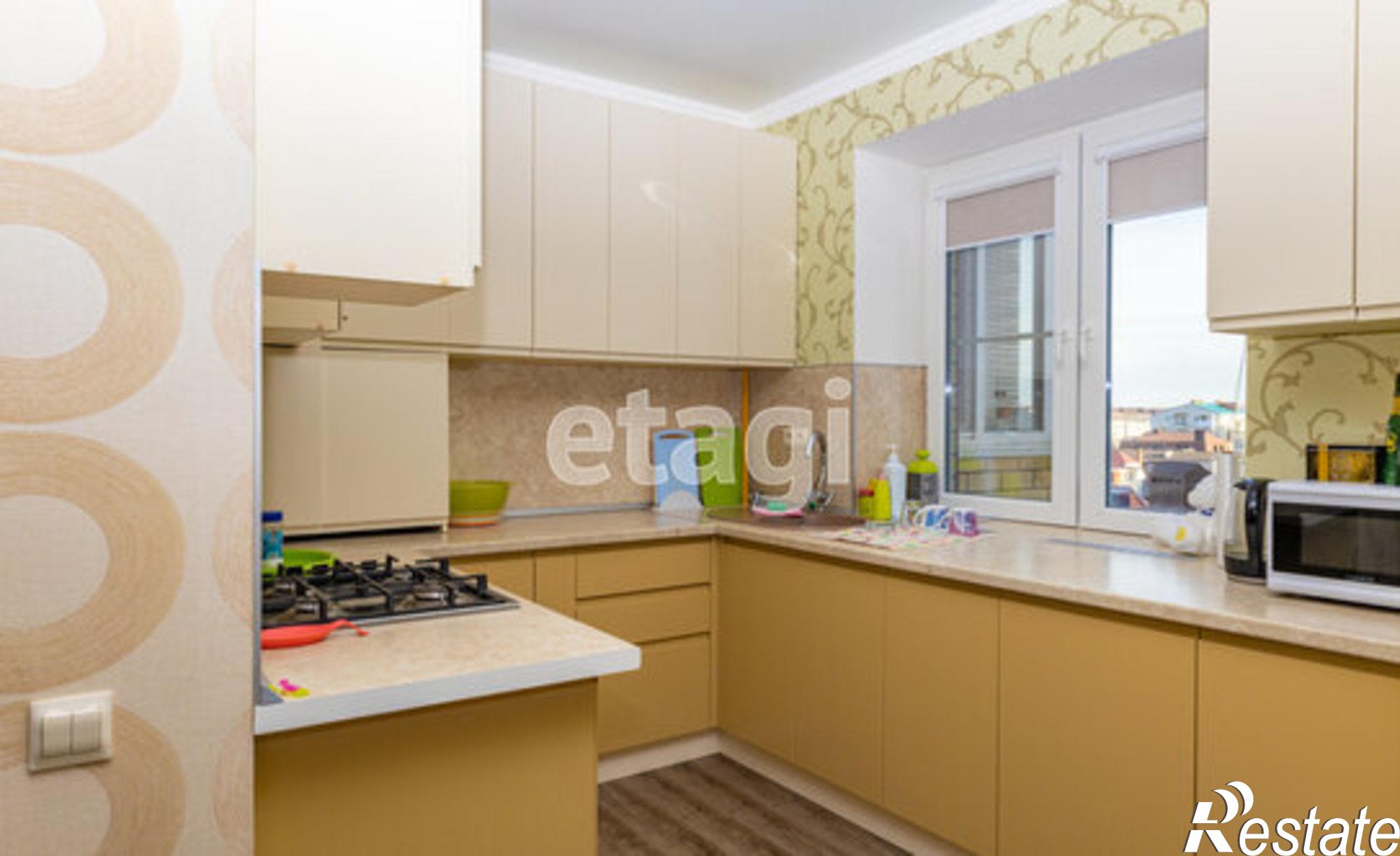 Купить квартиру за 10 000 000 рублей на Лазурная улица, 14