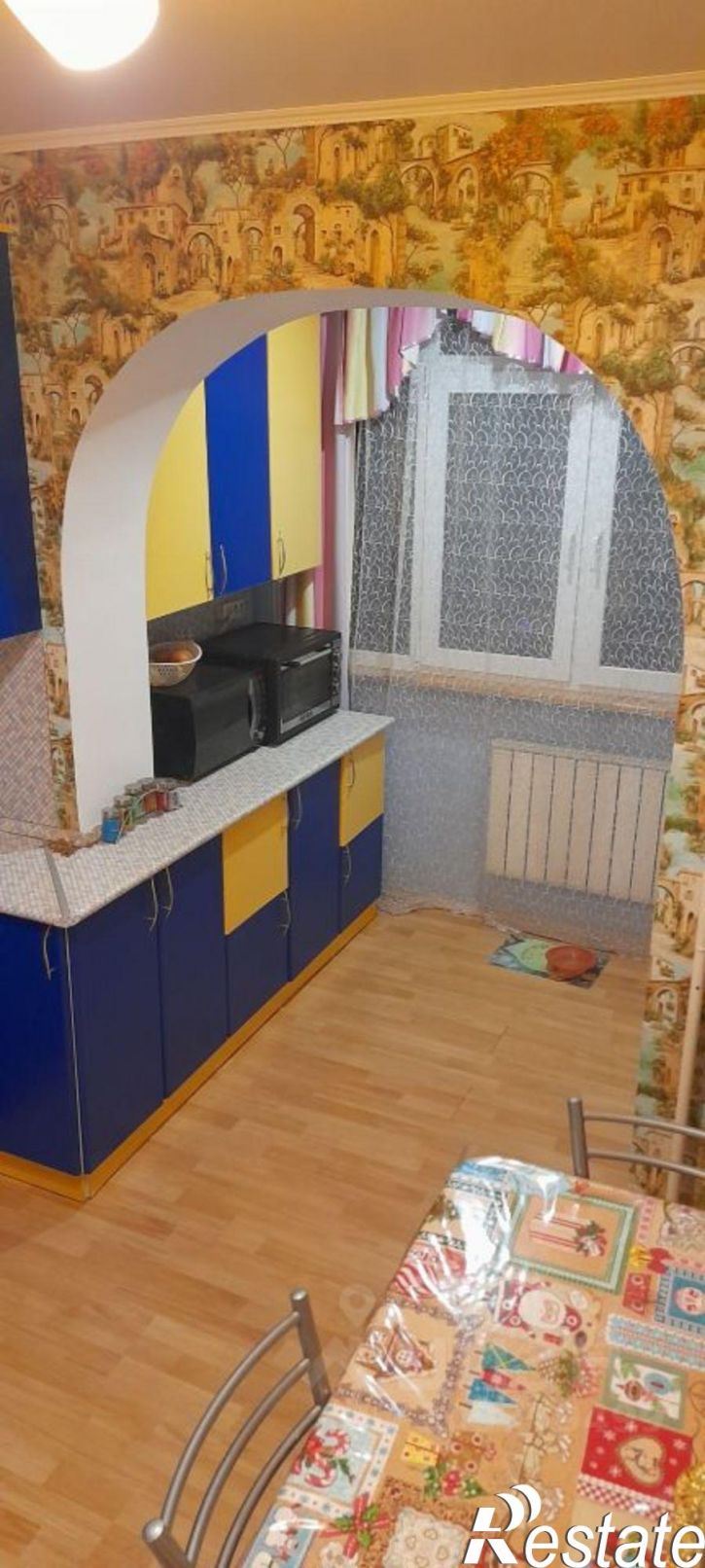 3-комн квартира 12-й микрорайон, 17