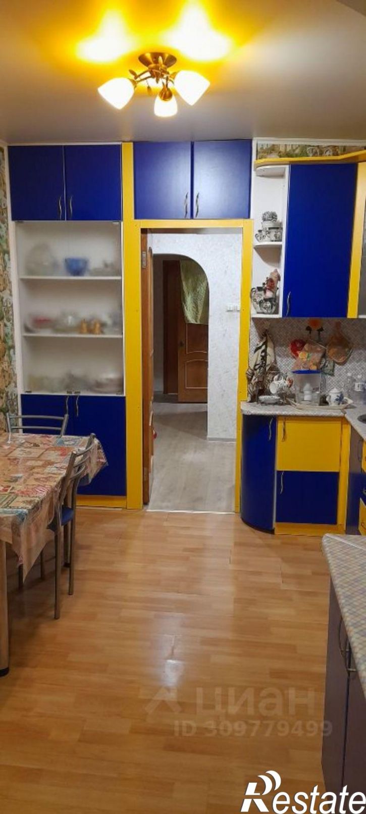 3-комн квартира 12-й микрорайон, 17