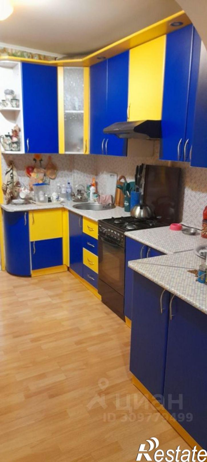 3-комн квартира 12-й микрорайон, 17