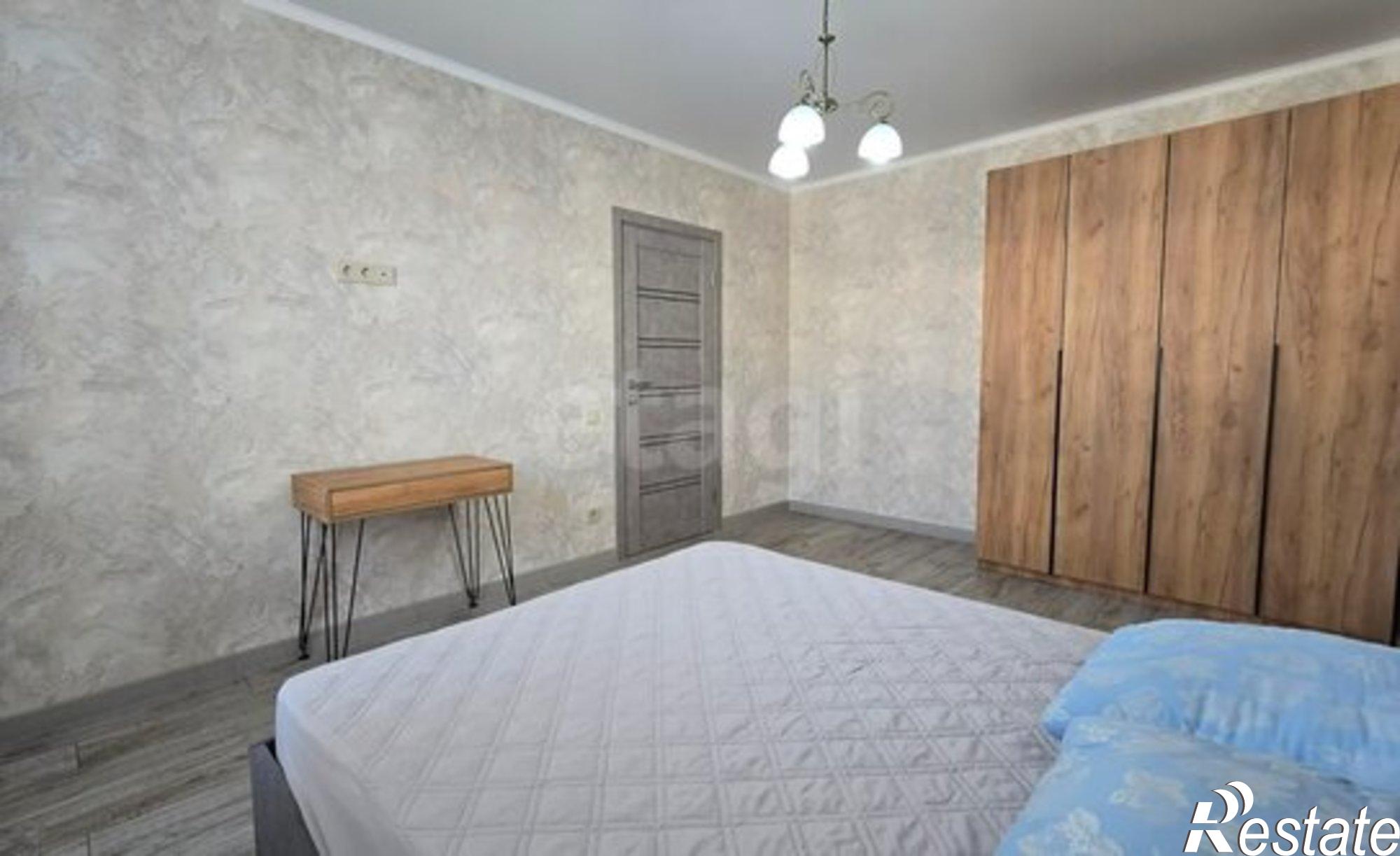 Купить квартиру за 15 000 000 рублей на улица Крылова, 13 к2