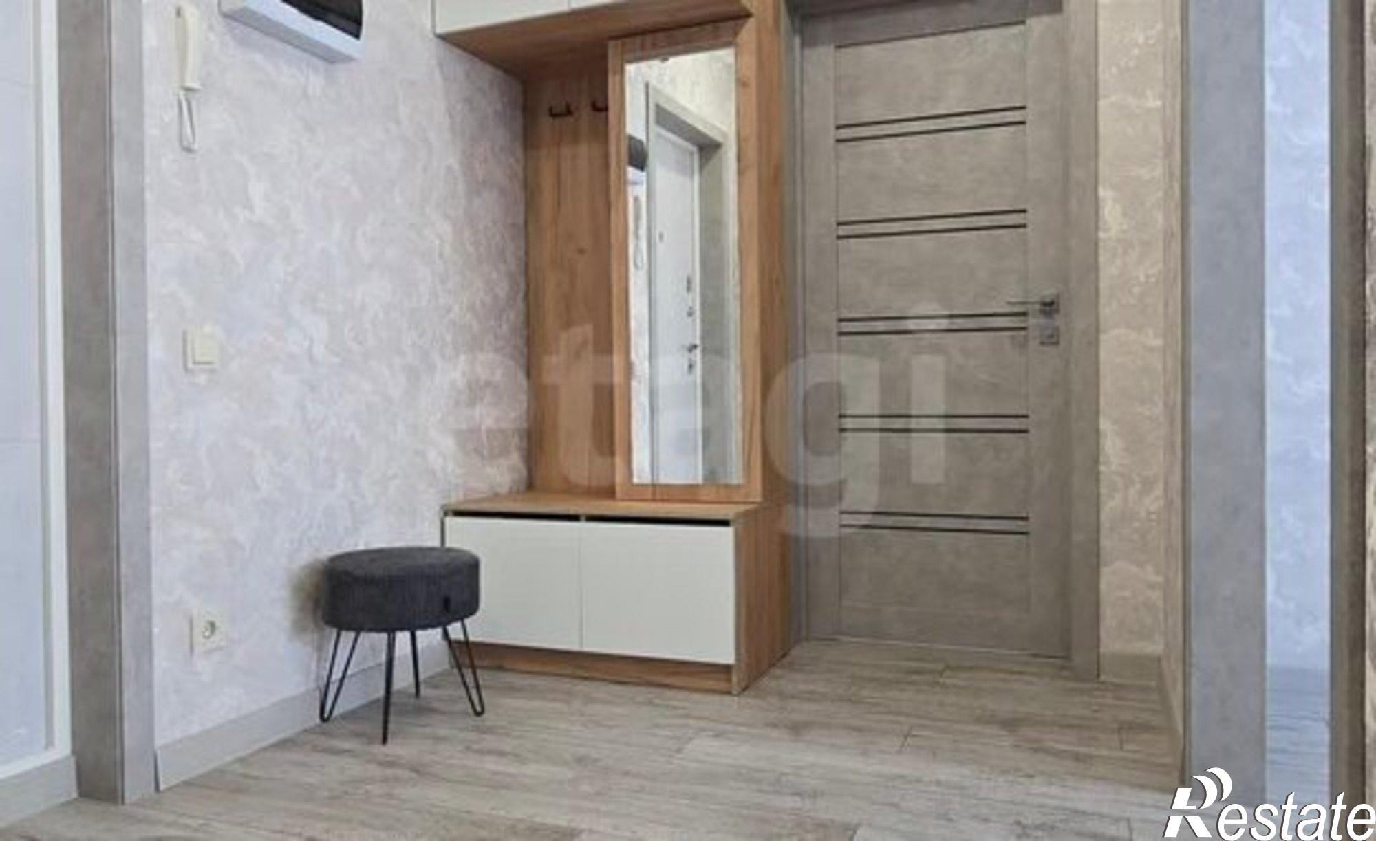 Купить квартиру за 15 000 000 рублей на улица Крылова, 13 к2