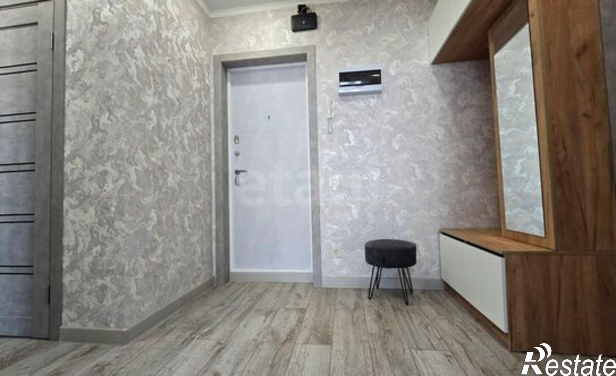 Купить квартиру за 15 000 000 рублей на улица Крылова, 13 к2