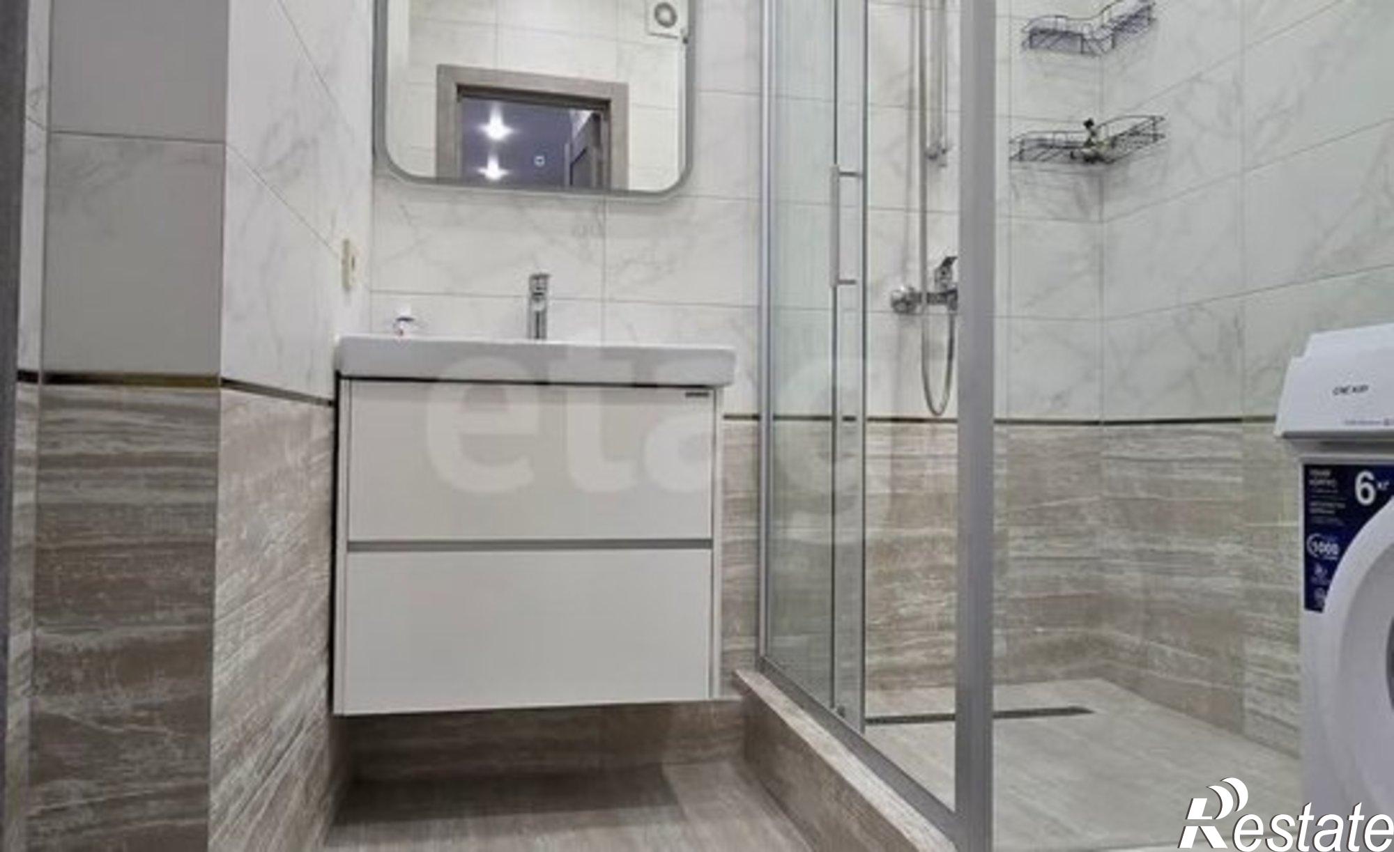 Купить квартиру за 15 000 000 рублей на улица Крылова, 13 к2