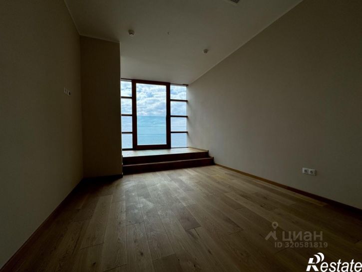 4-комн квартира проспект Революции, 3,  д. 3