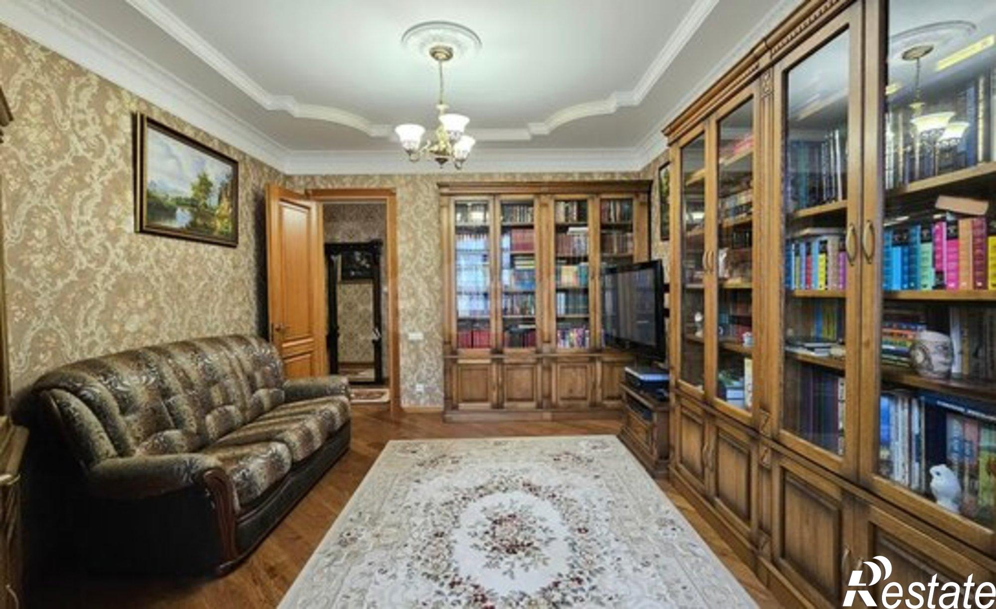 Купить квартиру за 35 000 000 рублей на ул Астраханская, 24