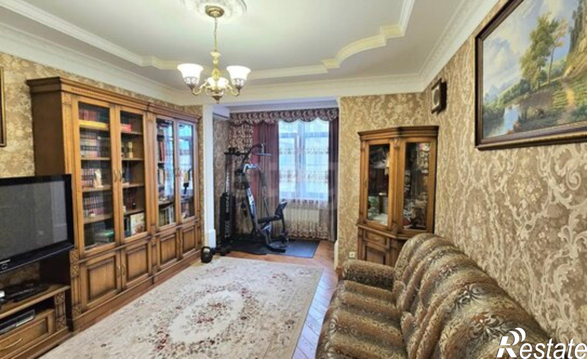 Купить квартиру за 35 000 000 рублей на ул Астраханская, 24