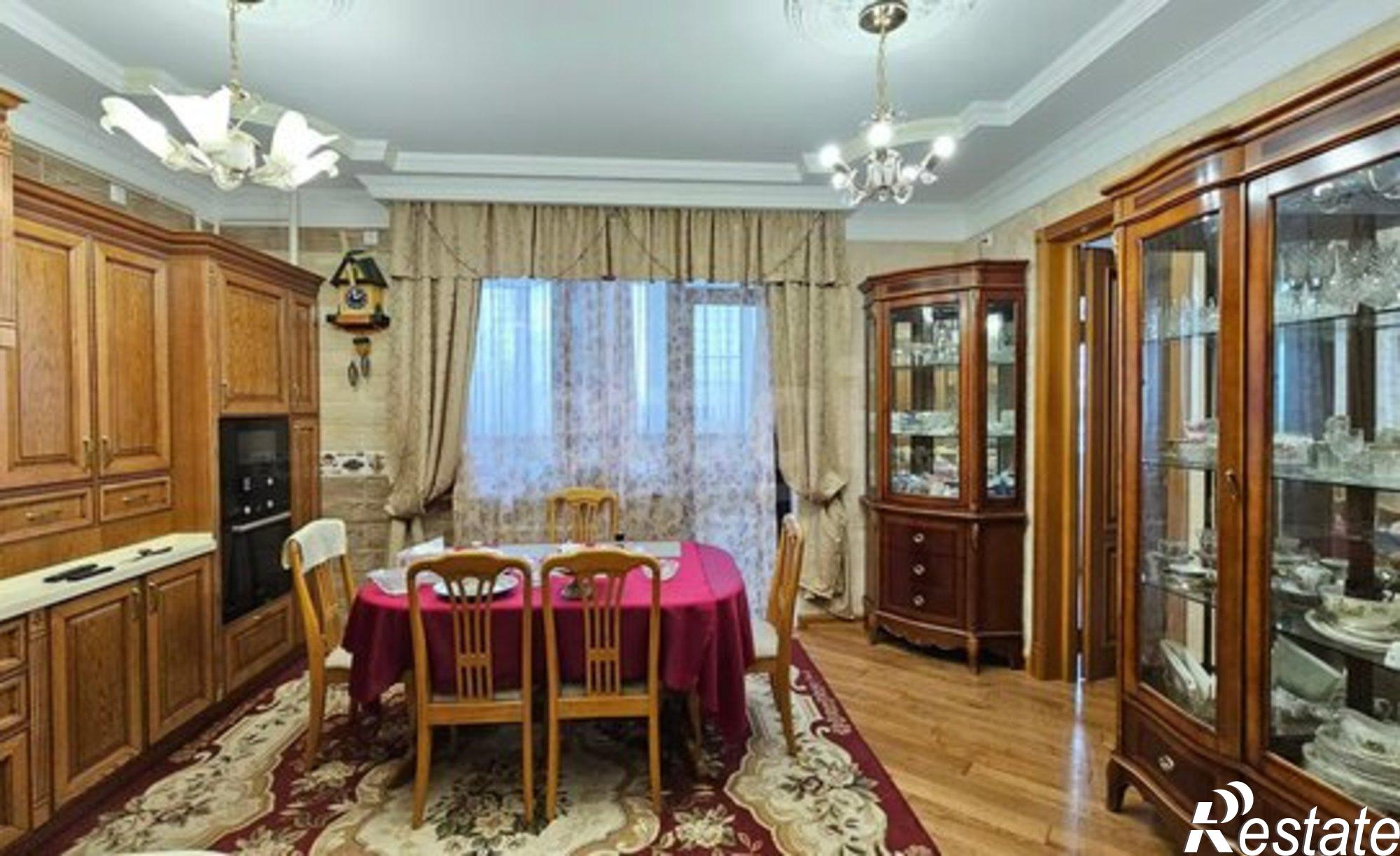 Купить квартиру за 35 000 000 рублей на ул Астраханская, 24