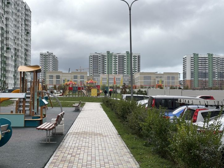 3-комн квартира улица Адмирала Пустошкина, 22к6