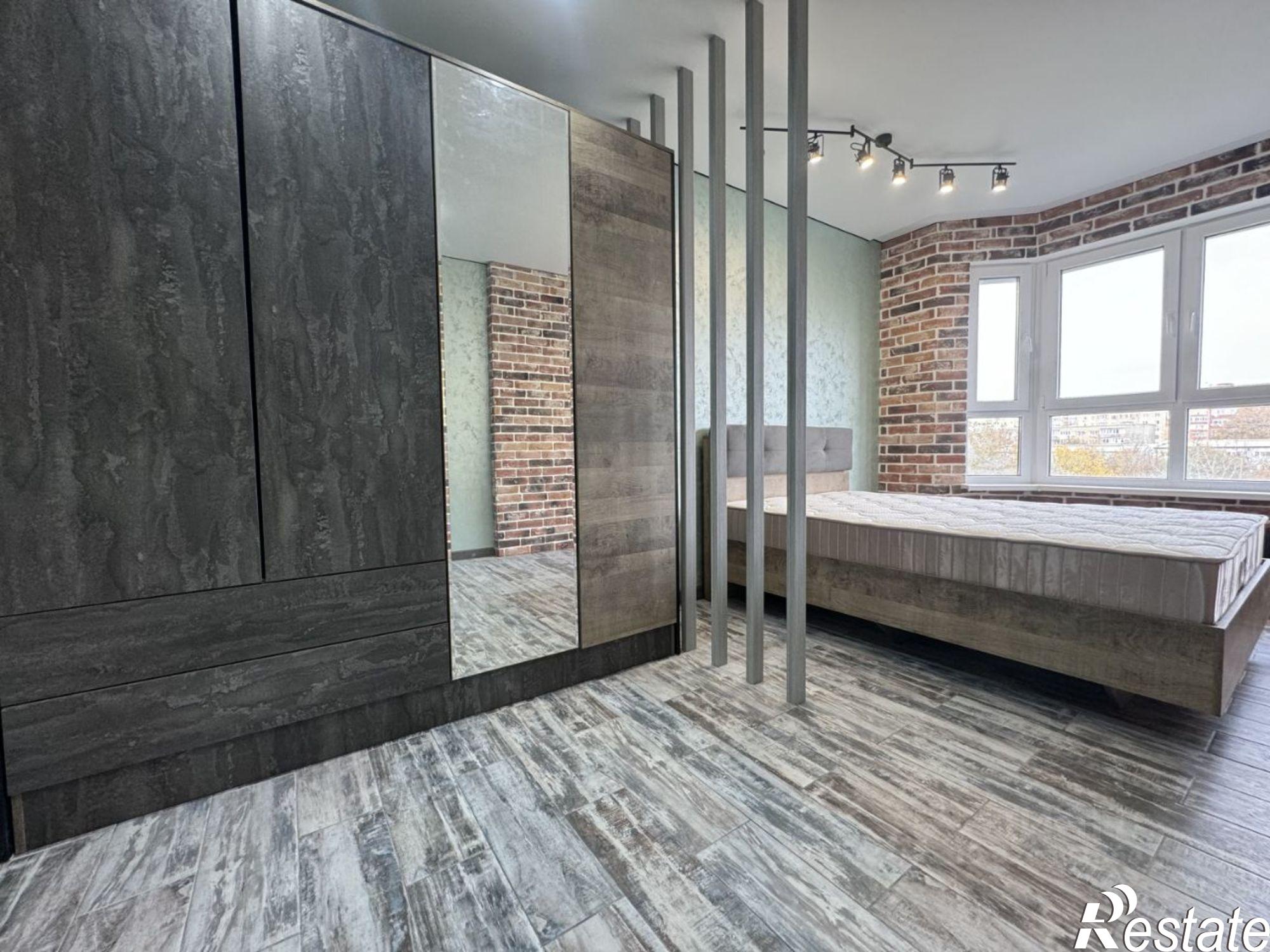 Сдать квартиру за 50 000 рублей на улица Крылова, 13 к1