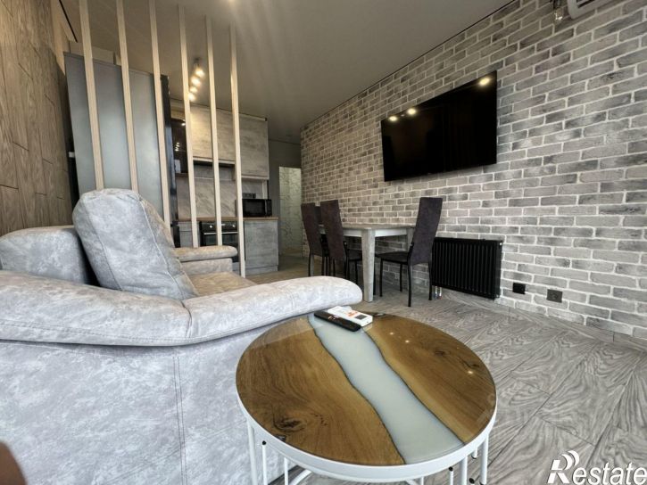 2-комн квартира улица Крылова, 13 к1,  д. 13 к1