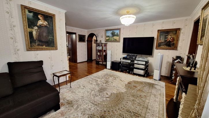 4-комн квартира улица Ленина, 161Б