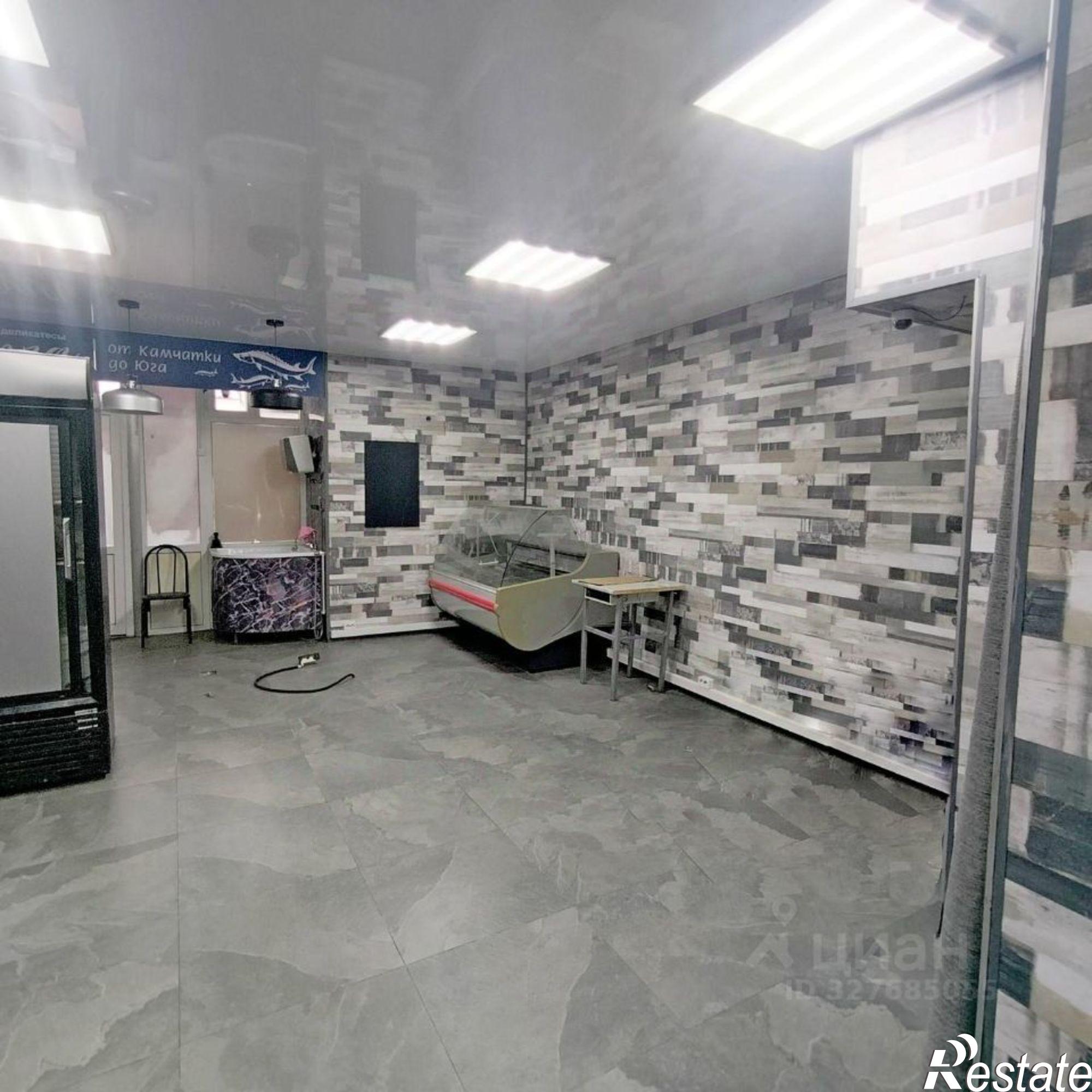 Купить торговое помещение за 4 200 010 рублей на ул Астраханская, 76/8