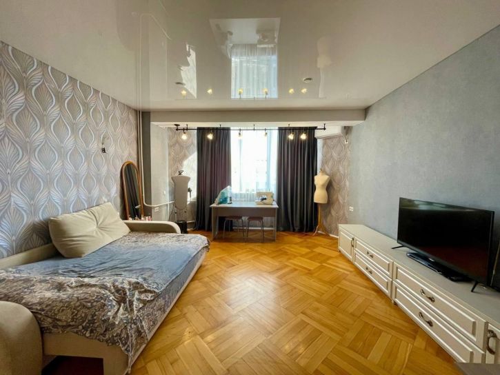 2-комн квартира улица Самбурова, 258