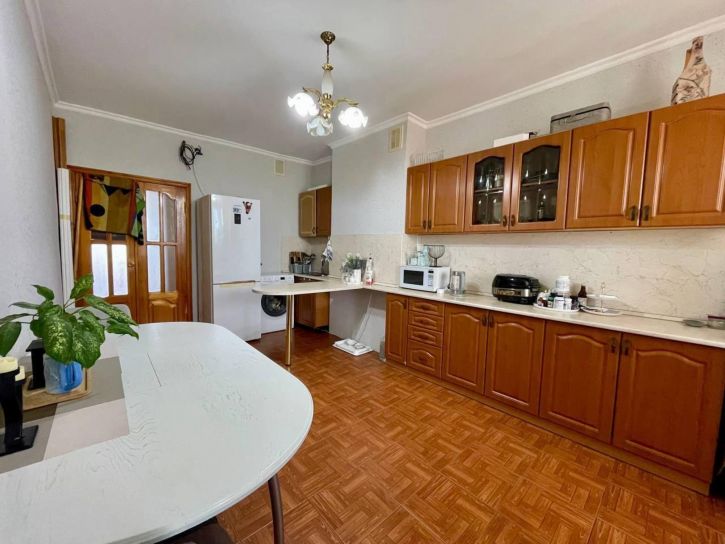 2-комн квартира улица Самбурова, 258