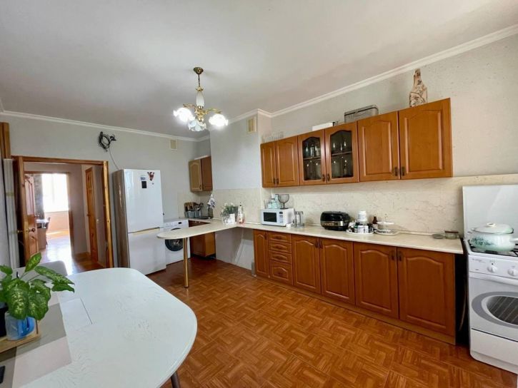 2-комн квартира улица Самбурова, 258