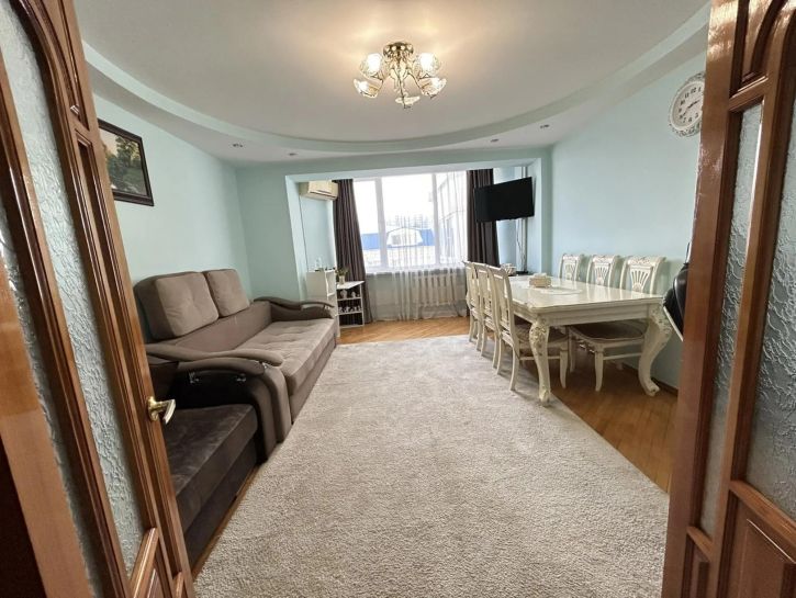 2-комн квартира улица Самбурова, 258