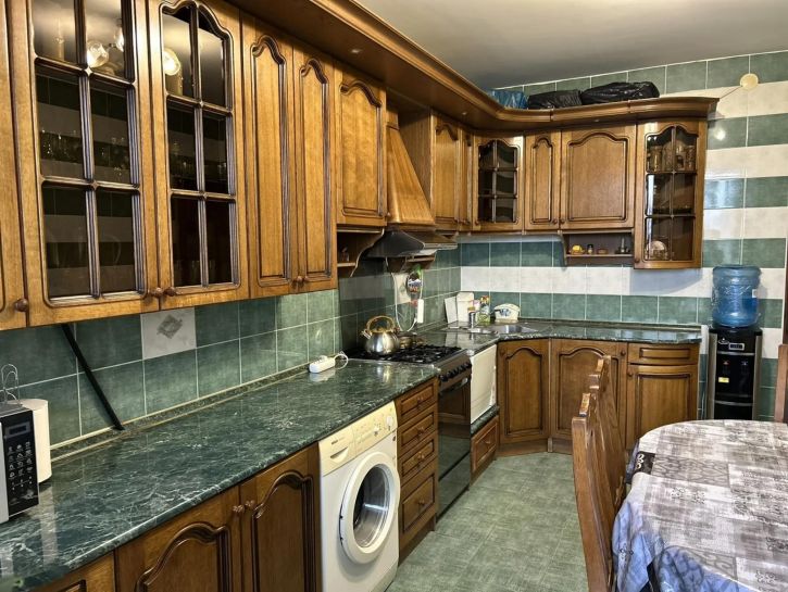 2-комн квартира улица Самбурова, 258