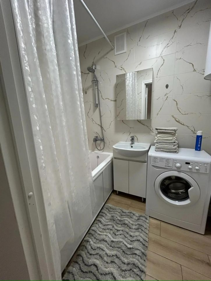 2-комн квартира улица Толстого, 60