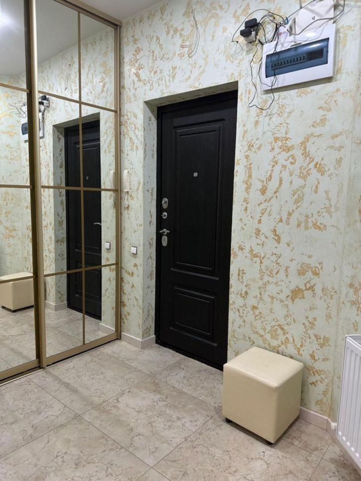2-комн квартира улица Крылова, 113