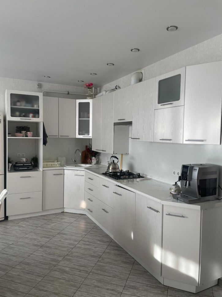3-комн квартира Ленинградская улица, 41