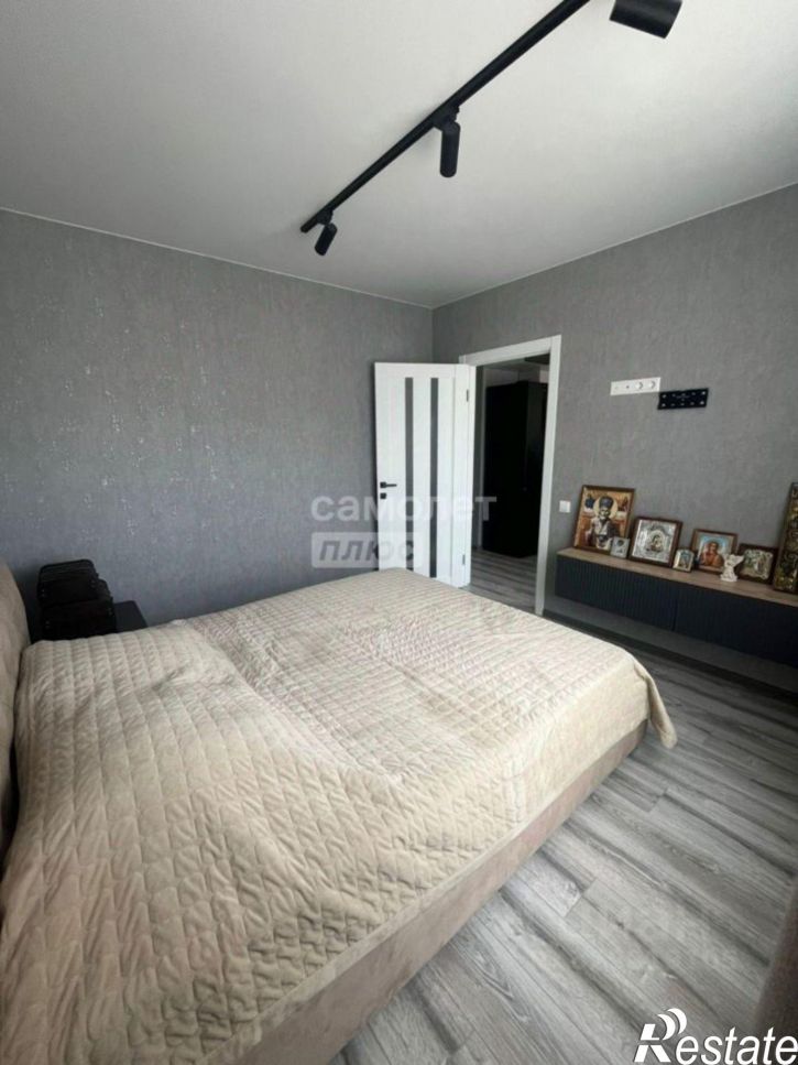 2-комн квартира улица Крылова, 13 к1,  д. 13 к1