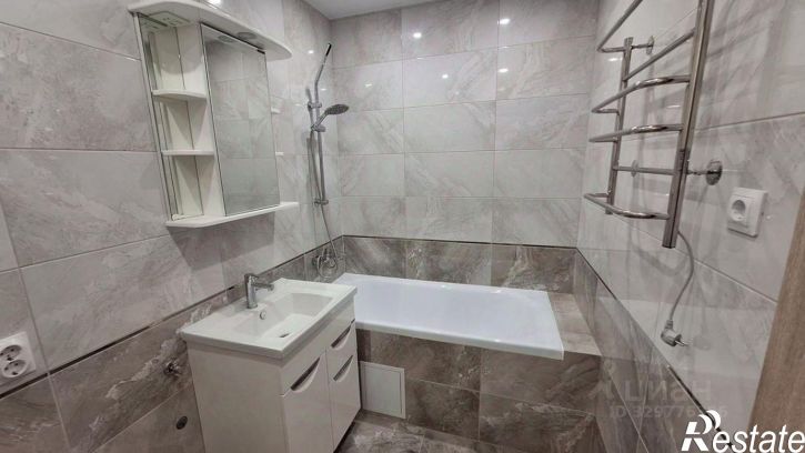 2-комн квартира ул Адмирала Пустошкина, 22 10,  д. 22 10,  к. 10