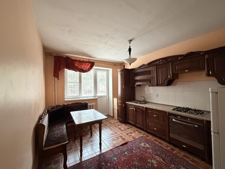 3-комн квартира улица Самбурова, 258