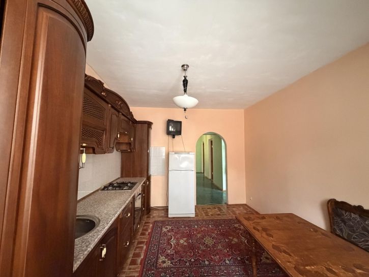 3-комн квартира улица Самбурова, 258