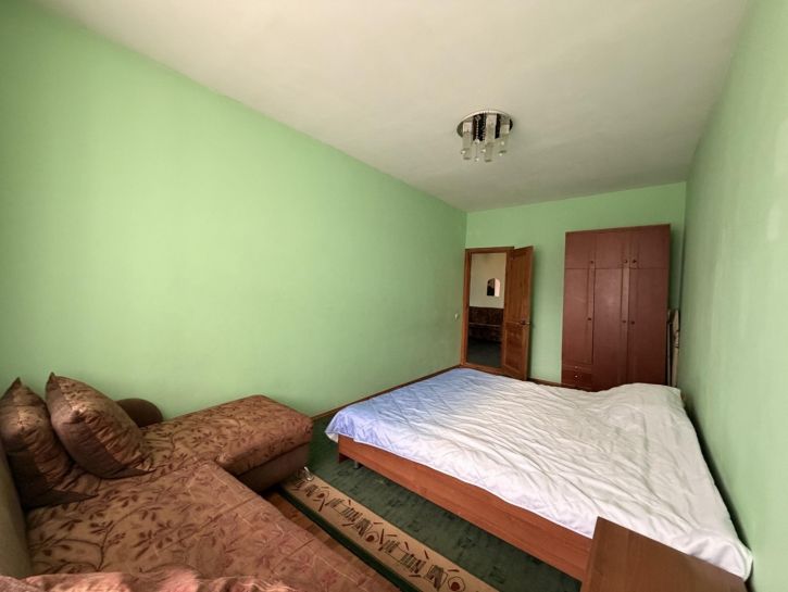3-комн квартира улица Самбурова, 258