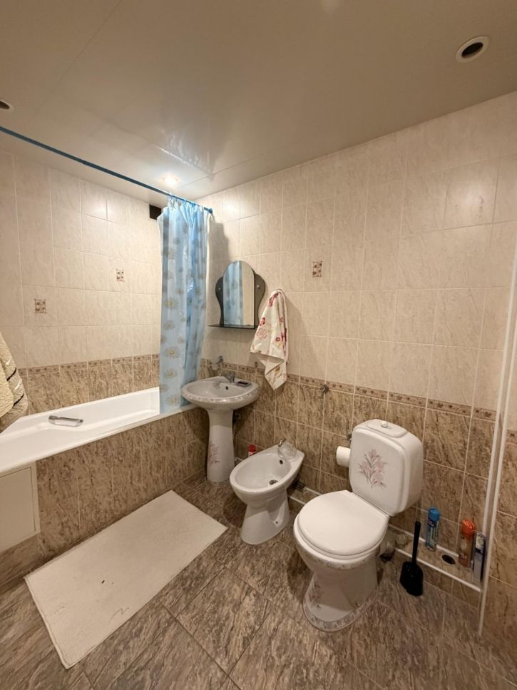 3-комн квартира улица Самбурова, 258