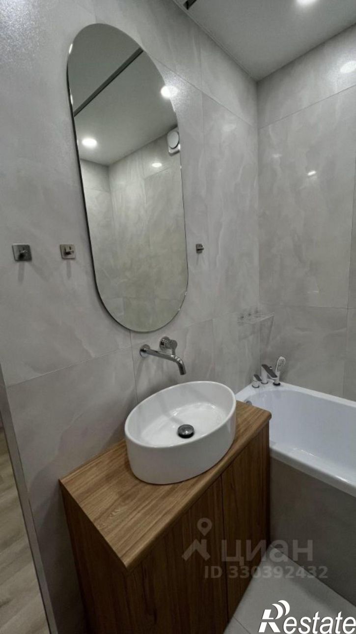 2-комн квартира улица Крылова, 13 к2,  д. 13 к2
