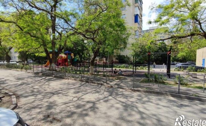 3-комн квартира 12-й микрорайон, 20