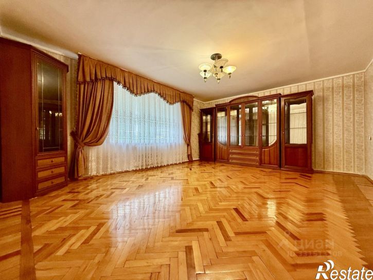 4-комн квартира улица Толстого, 56,  д. 56