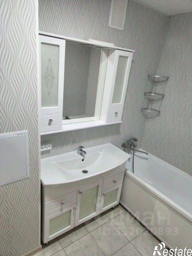 3-комн квартира ул Адмирала Пустошкина, 22 10,  д. 22 10,  к. 10