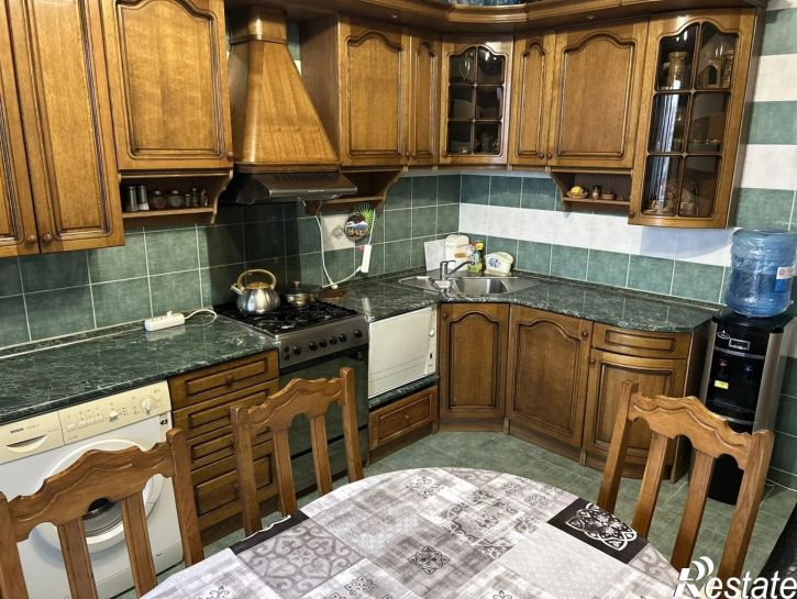 2-комн квартира улица Самбурова, 258