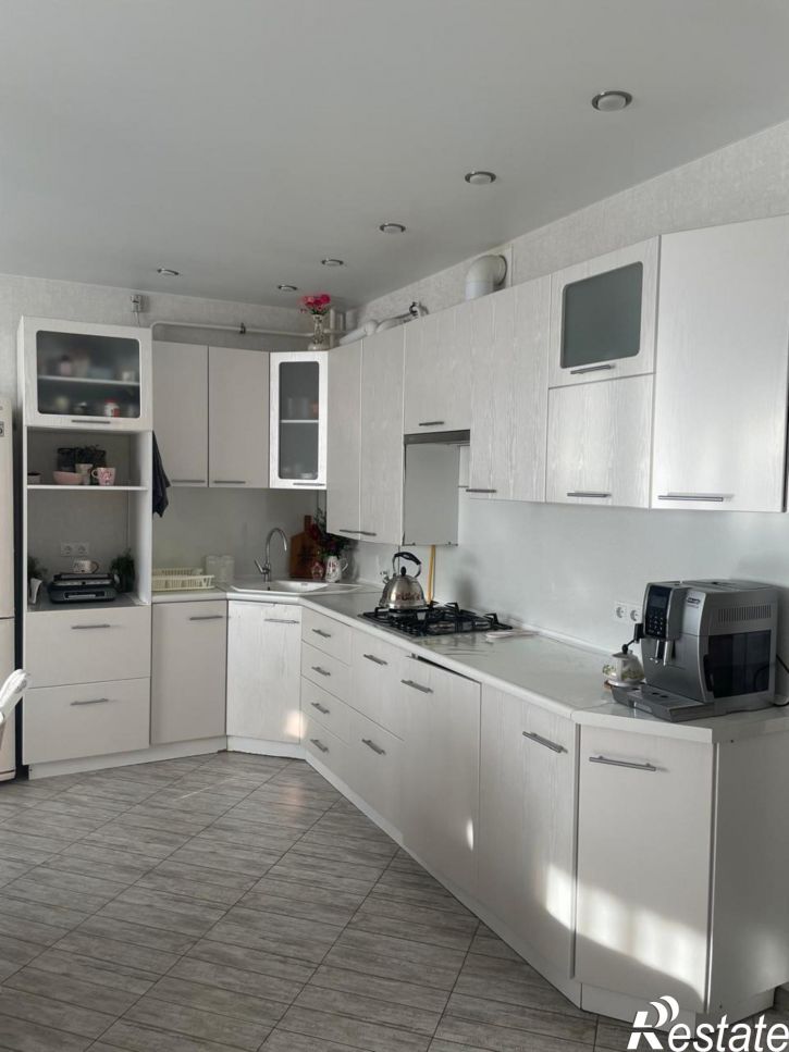 3-комн квартира Ленинградская улица, 41