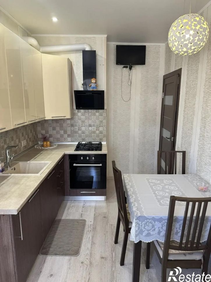 2-комн квартира улица Ленина, 180к3