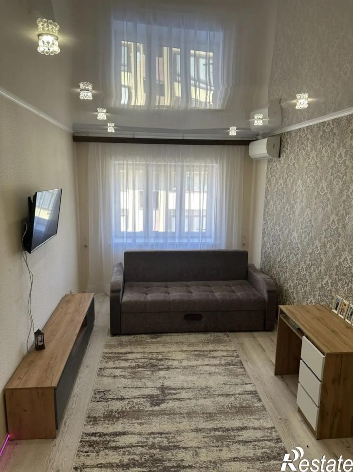 2-комн квартира улица Ленина, 180к3