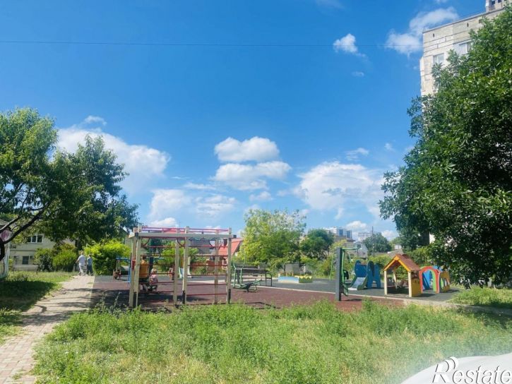 3-комн квартира ул Крылова, 12,  д. 12